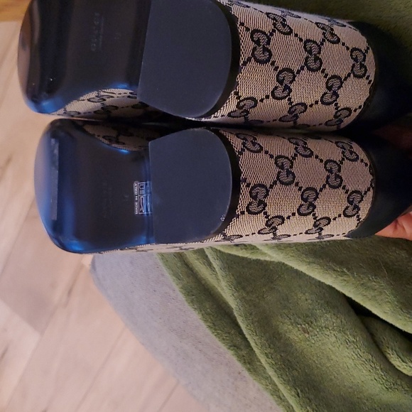 GUCCI. FLASH $ Trade Larger Size - Picture 7 of 8